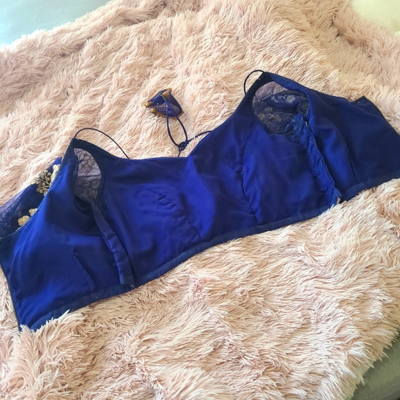 Royal Blue Lehenga Blouse With Gold Detailing - Picture 6 of 10